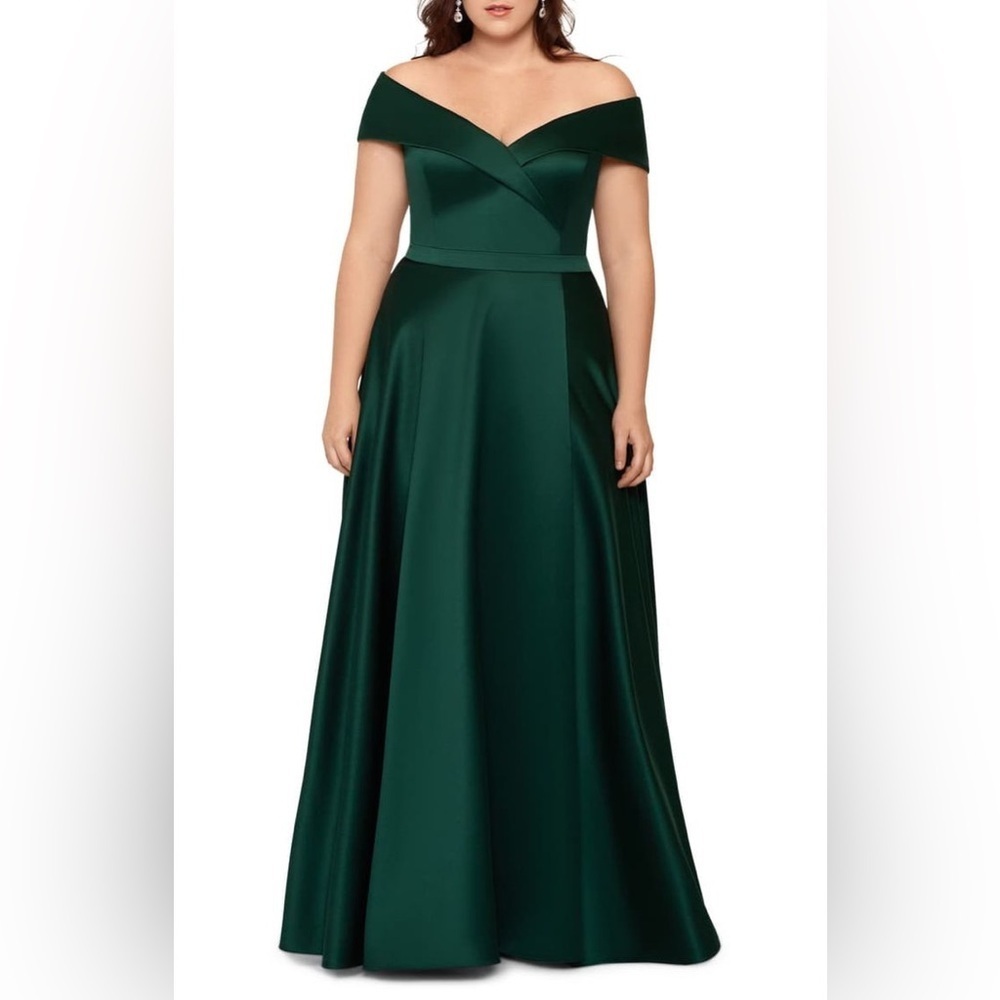Xscape Women's Green Off-Shoulder Maxi Dress